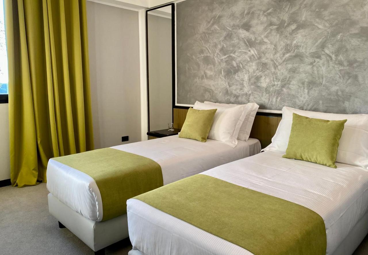 Hotel Gardenia Fiera Cermenate Extérieur photo