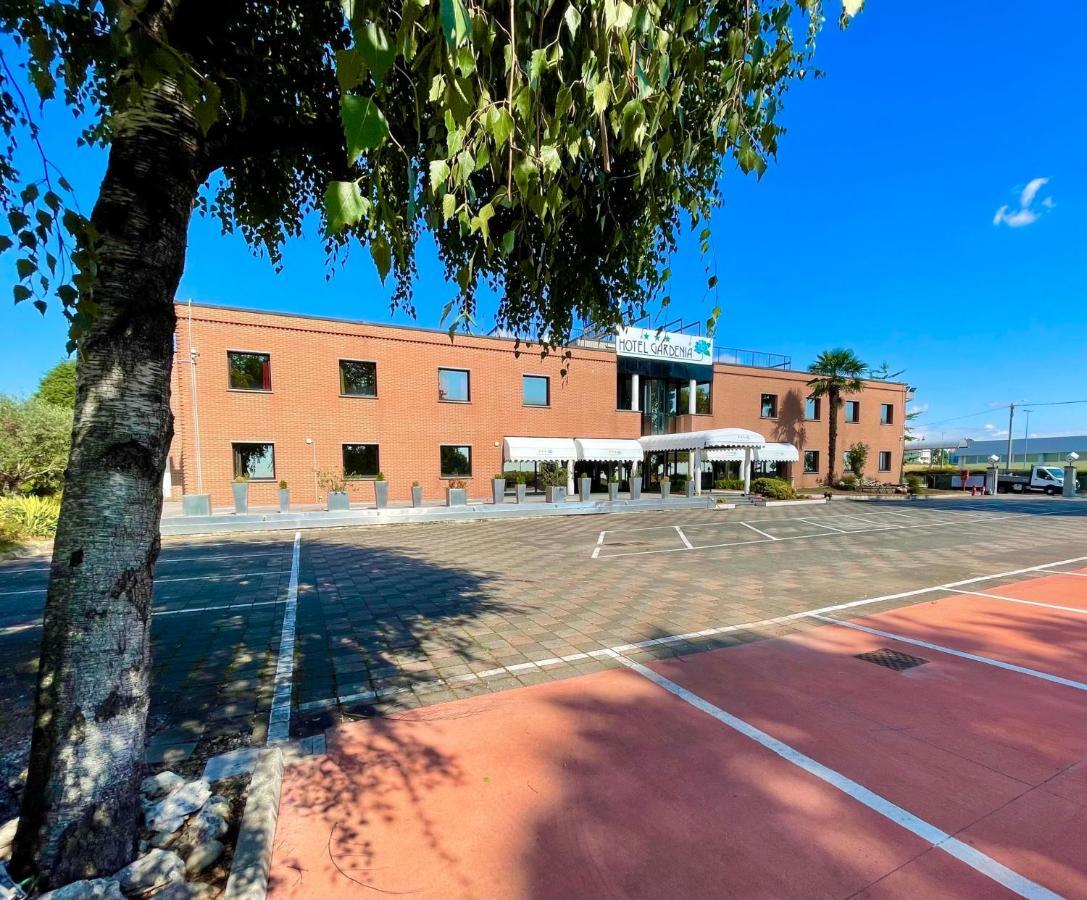 Hotel Gardenia Fiera Cermenate Extérieur photo