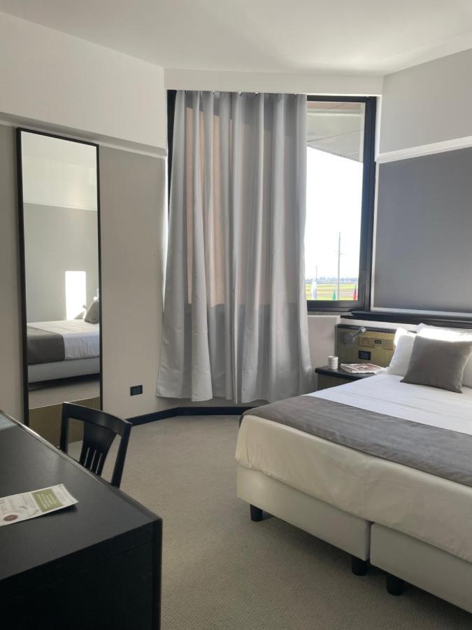 Hotel Gardenia Fiera Cermenate Extérieur photo